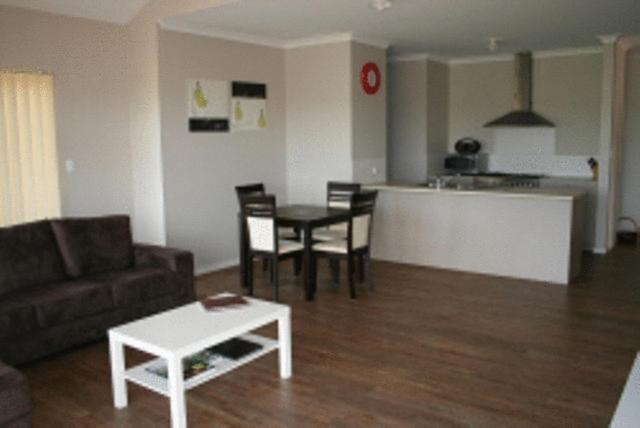 Cosy Corner Beach Cottages Kronkup Room photo